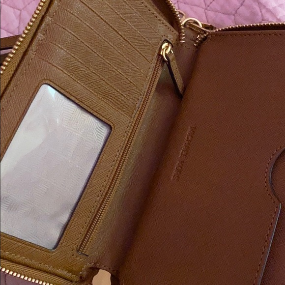 Authentic Michael Kors wallet - Picture 11 of 11